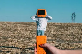 要不要把孩子管得死死的，像管木头人图片