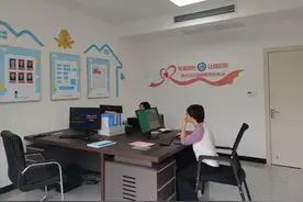 小男孩的一个调皮举动，引发婆媳大战，夫妻要离婚图片