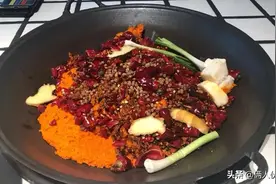 成都一男子请全家吃火锅，丈母娘一口没吃就走了，网友大骂太自私图片