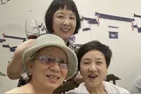 87版《红楼》37年再聚首，多成耄耋老人，妙玉颜值最高，让人唏嘘图片