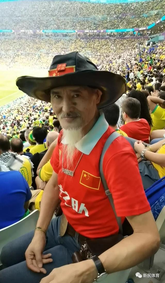 卡塔尔偶遇“中国第一球迷”罗西