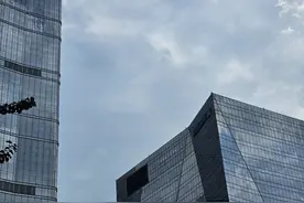 三星Galaxy Z Fold5评测：移动办公能力增强，携带更便捷图片