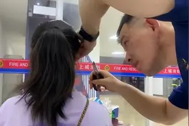 太阳底下晒一天，杭州女生耳钉塞子黏住了！她找到消防救助图片