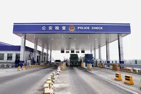 进京群众请提前了解防控政策！进京检查站逢车必查，逢人必核图片