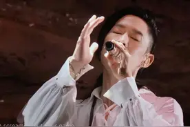 《披荆斩棘》吴建豪：自负又自大？他凭啥能把烂牌打成好牌？图片