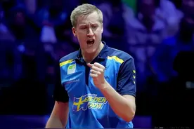 张本智和状态低迷，1-3爆冷输给法尔克，遭遇一轮游，吼叫也没用图片