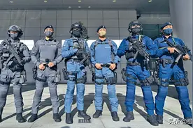 香港三反恐部队七一起换新制服图片