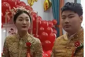 草帽姐41岁当奶奶，不给彩礼不办婚礼，亲家母拒绝18岁儿媳生二胎图片