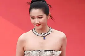 这一夜，中国女星的“野心”都藏不住了！猛虎连衣裙，踩20cm高跟图片