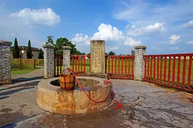 吃水不忘挖井人图片