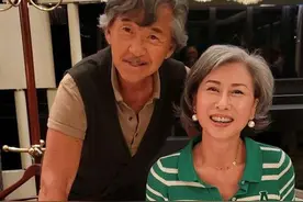 林子祥生日晒全家福，儿子女友罕露面颜值高，深得2位准婆婆喜欢图片