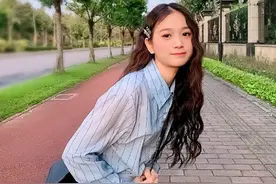 13岁当厂妹22岁逆袭，身价78亿远超董明珠，网红小小如有多敢乱编图片