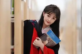 江西美女博士火了，27岁从北大毕业当老师，却被质疑“长得太美”图片