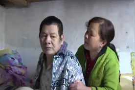 丈夫患病瘫痪12年，妻子无奈找邻居当“男保姆”，丈夫：我好委屈图片