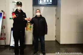 “一桶油”浓缩轨道公安的暖心警事儿图片