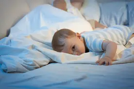 叫孩子起床，做不对影响大脑和身高发育！叫醒孩子，试试这几招图片