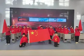 【奋进新征程 建功新时代】灵动课桌舞 让学生“动”起来​图片