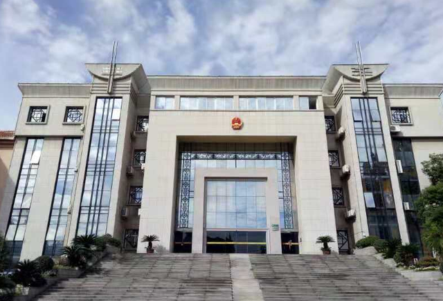 25岁女子激烈抵抗强奸，致男子下体折断失血而死！判三年赔偿8万