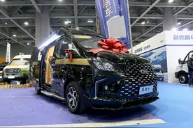 商旅两用，配置功能丰富！福客特黑骑士总裁版房车图片