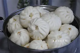 蒸包子馒头时，别放泡打粉，按照比例加蛋清，个个柔软又蓬松图片