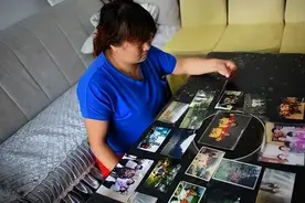 1999年雇主失恋跑路，保姆拿不到工钱，“扣下”双胞胎弃婴24年图片