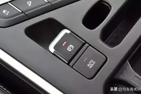 自动驻车到底怎么正确使用？很多车主没用过不敢用，现场给你演示图片