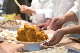 身价千万深圳餐厅老板和清洁工发生争执，脑出血进医院，值吗？图片