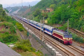 重庆进京特快列车花的时间竟然比一趟过路进京快速列车还多？图片