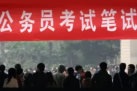 公务员喜提新制服，6大部门统一着装，每人3套且“免费使用”图片