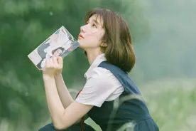 女人想念男人时，别再说“我想你了”，换成这些话，更得男人宠爱图片