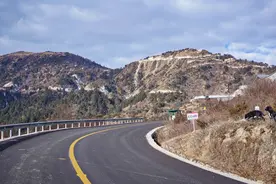 亚乃路：一条通往印度的边境公路，仅35公里却风景壮美，气候多变图片