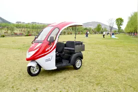 8款在售的电动小三轮，都有可拆卸雨棚，遮阳挡雨，价格3199元起图片