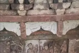 河南一女子拆迁老房子发现古墓，称长这么大都不知道古墓的存在图片