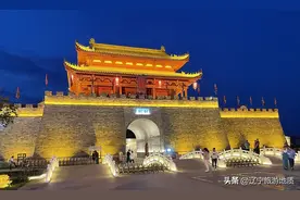 这座建筑在喀左县城里矗立了350多年，相传为一位皇帝的三叔所建图片