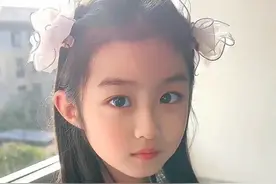 妈妈晒女儿美照，长着一张“国泰民安”的脸图片