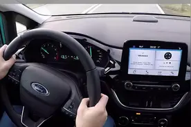 方向盘转动一圈后，轮胎转动多少度图片