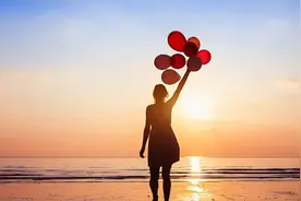 女人轻浮才会有这五种表现，如果中了三种那你就可以选择离开她了图片