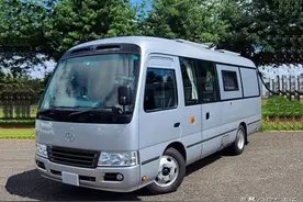 经典丰田考斯特房车，4.0L柴油发动机，6人乘坐5人休息图片