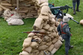 步枪子弹连钢板都可以击穿，为何却击穿不了一袋沙子？图片