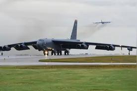 日本敢于硬杠，不放弃北方四岛，美国核轰逼近俄罗斯，给日本撑腰图片