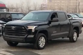 新车 | 与“陆巡”同平台，配3.5T V6动力，丰田新坦途国内实车曝光图片