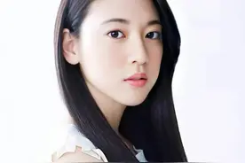 日本女星:三吉彩花图片