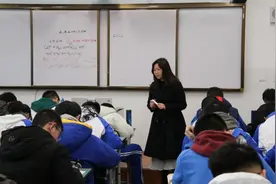 济南掌掴多名学生的老师处理结果出来了：前途尽毁，家长：可惜了图片