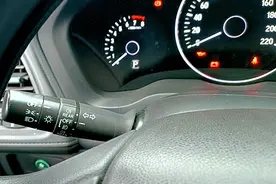 汽车灯光的正确使用方法，不要过度依赖AUTO自动灯光，新手要了解图片