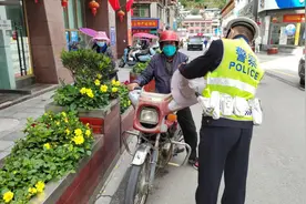 日喀则亚东：持续开展城区交通秩序整治图片