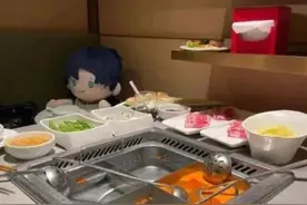 “过生日”被拒冲上热搜第一 棉花娃娃背后的小众潮玩生意揭秘图片