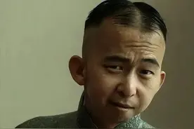 小眼睛、矮个子、长得难看还能娶美娇妻，演艺圈这4位丑男凭啥图片