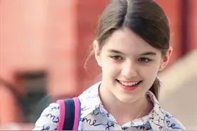 17岁苏瑞肤白貌美，个子赶超阿汤哥，和皮特的女儿一样，是美少女图片