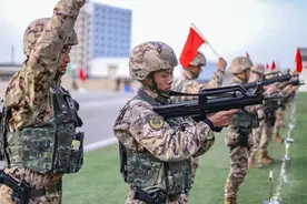 实战大练兵：超燃实弹射击训练图片