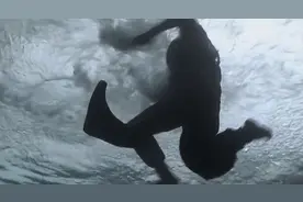 20世纪最可怕的一场海上风暴，1135名极限运动员上演了风暴求生图片